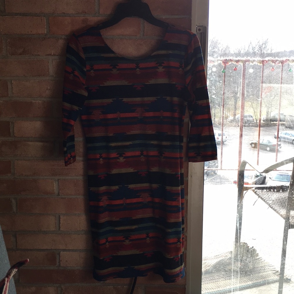 3/4 length sleeve open back tunic dress